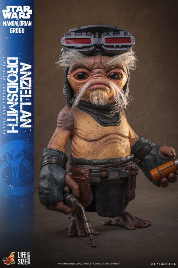 The Mandalorian &amp;amp; Grogu (2026) – Anzellan Droidsmith 1:1 Scale Figure