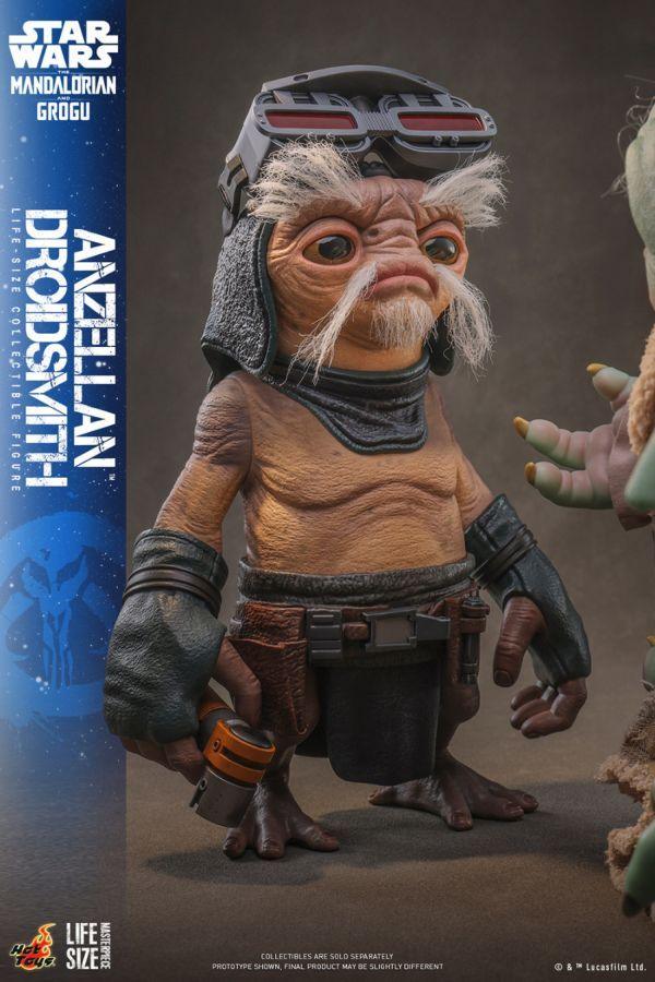 The Mandalorian &amp;amp; Grogu (2026) – Anzellan Droidsmith 1:1 Scale Figure