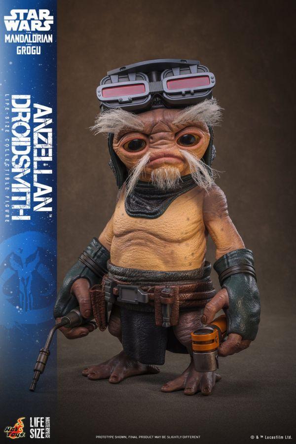 The Mandalorian &amp;amp; Grogu (2026) – Anzellan Droidsmith 1:1 Scale Figure