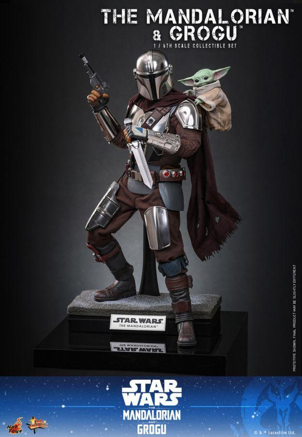 Star Wars: The Mandalorian &amp; Grogu – The Mandalorian with Grogu 1:6 Scale Collectible Action Figure