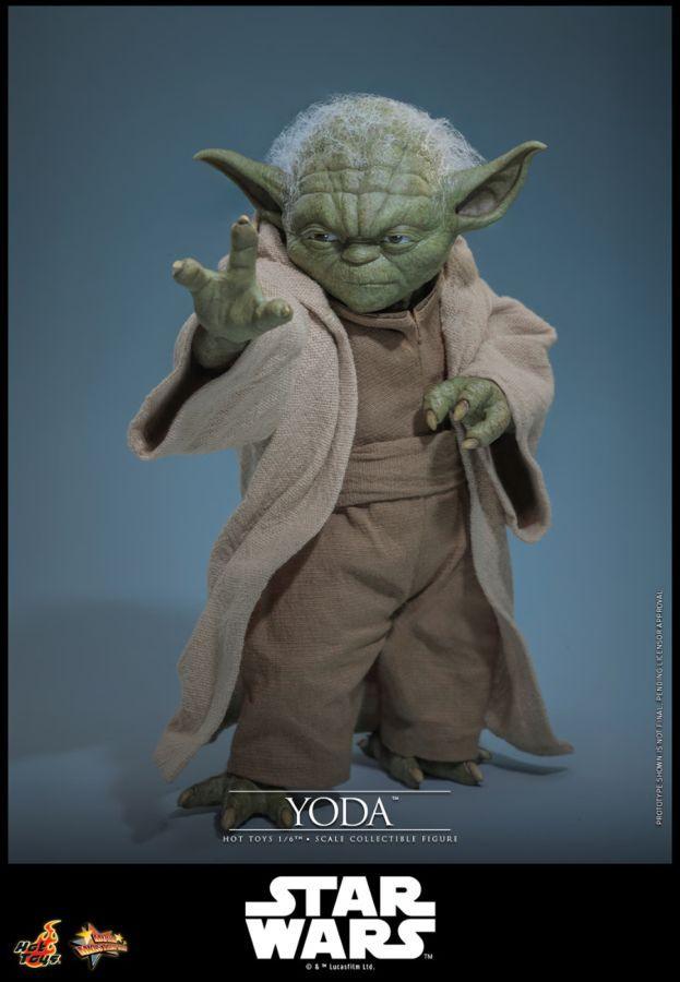 Star Wars – Yoda 1:6 Scale Collectable Action Figure