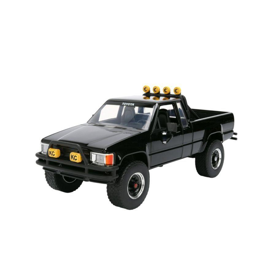 Back to the Future – 1:24 1985 Toyota SR5 Pickup Truck with Marty’s Skateboard Diecast Vehicle