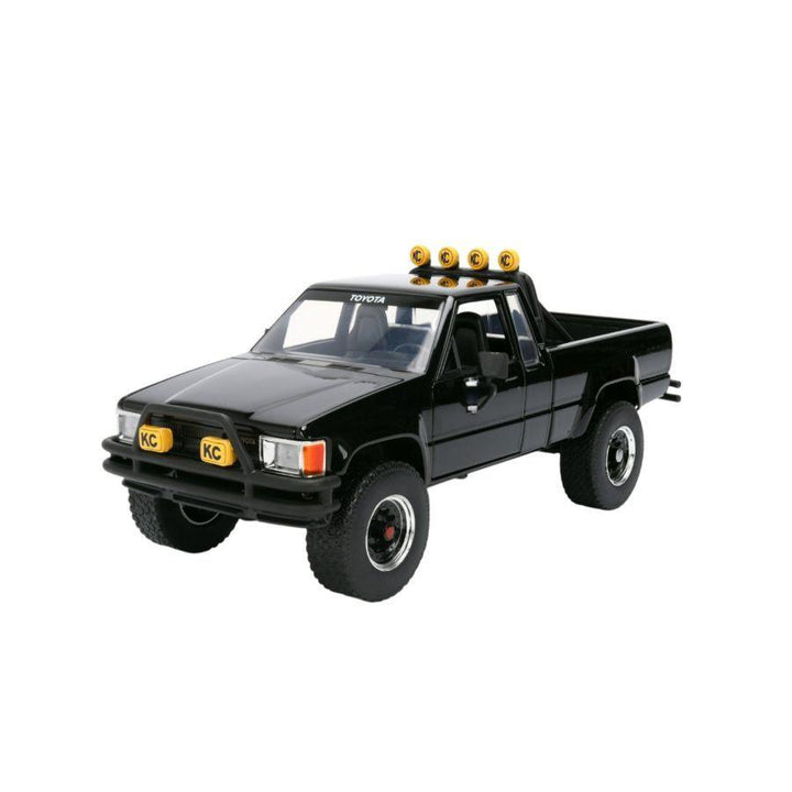 Back to the Future – 1:24 1985 Toyota SR5 Pickup Truck with Marty’s Skateboard Diecast Vehicle