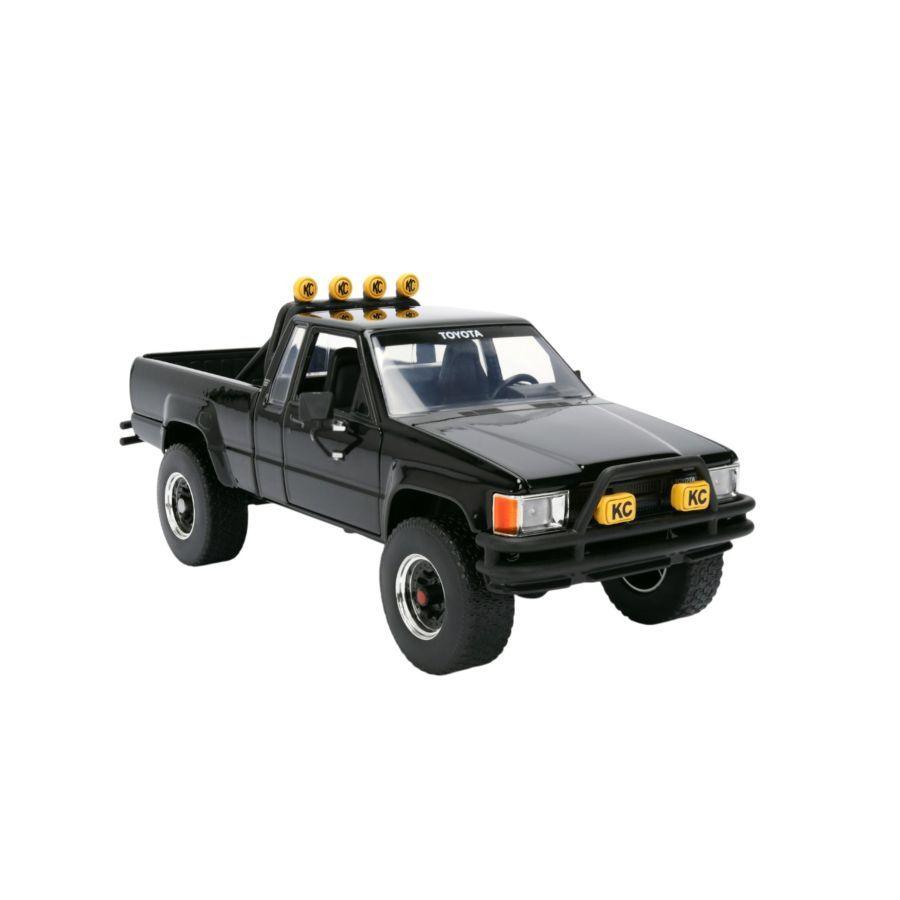 Back to the Future – 1:24 1985 Toyota SR5 Pickup Truck with Marty’s Skateboard Diecast Vehicle