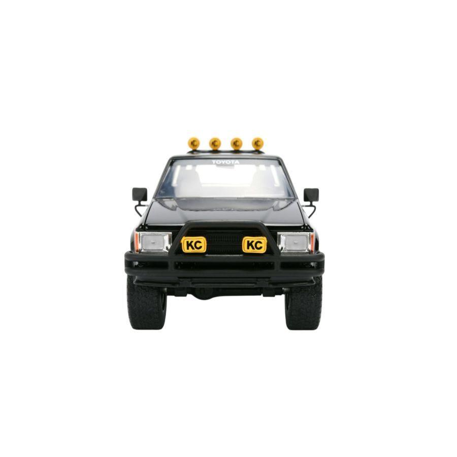Back to the Future – 1:24 1985 Toyota SR5 Pickup Truck with Marty’s Skateboard Diecast Vehicle