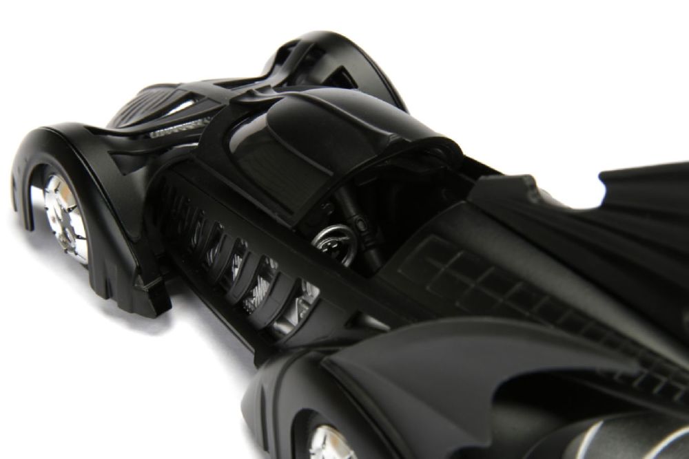 Batman Forever – Batmobile with Batman 1:24 Scale