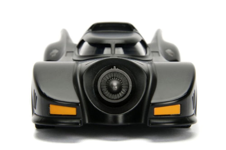 Batman (1989) – Batmobile 1:24 with Batman