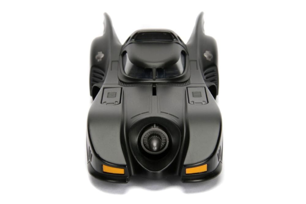Batman (1989) – Batmobile 1:24 with Batman