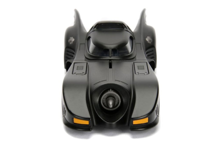 Batman (1989) – Batmobile 1:24 with Batman