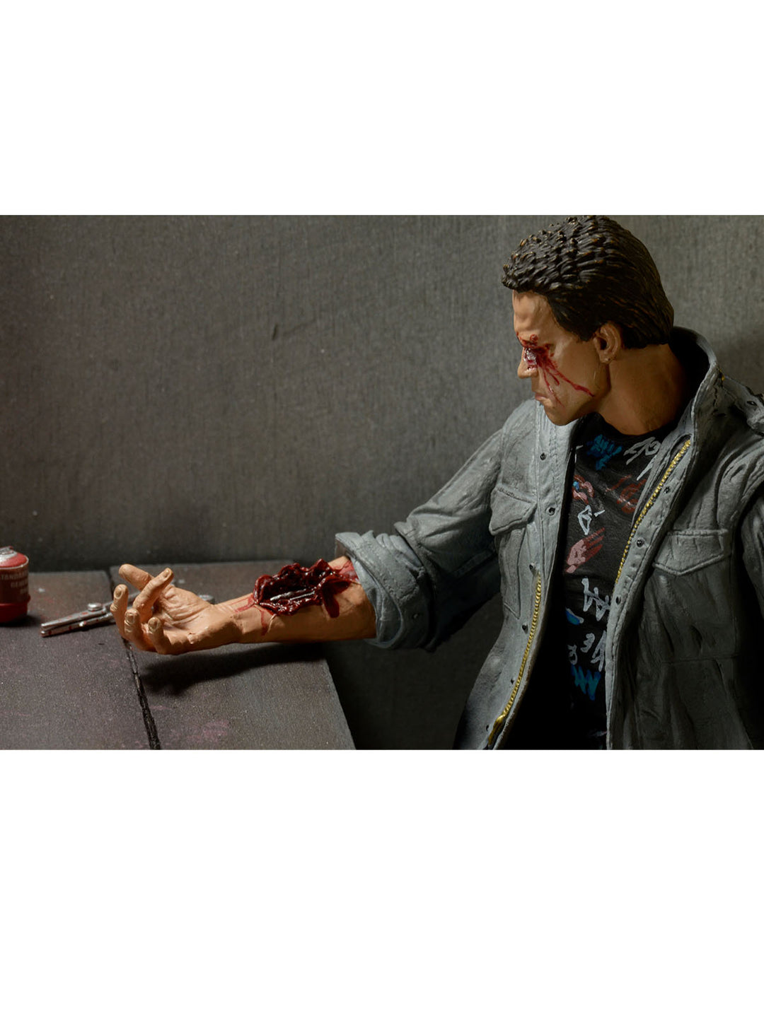 TERMINATOR ULTIMATE T-800 (TECH NOIR) 7″ SCALE ACTION FIGURE